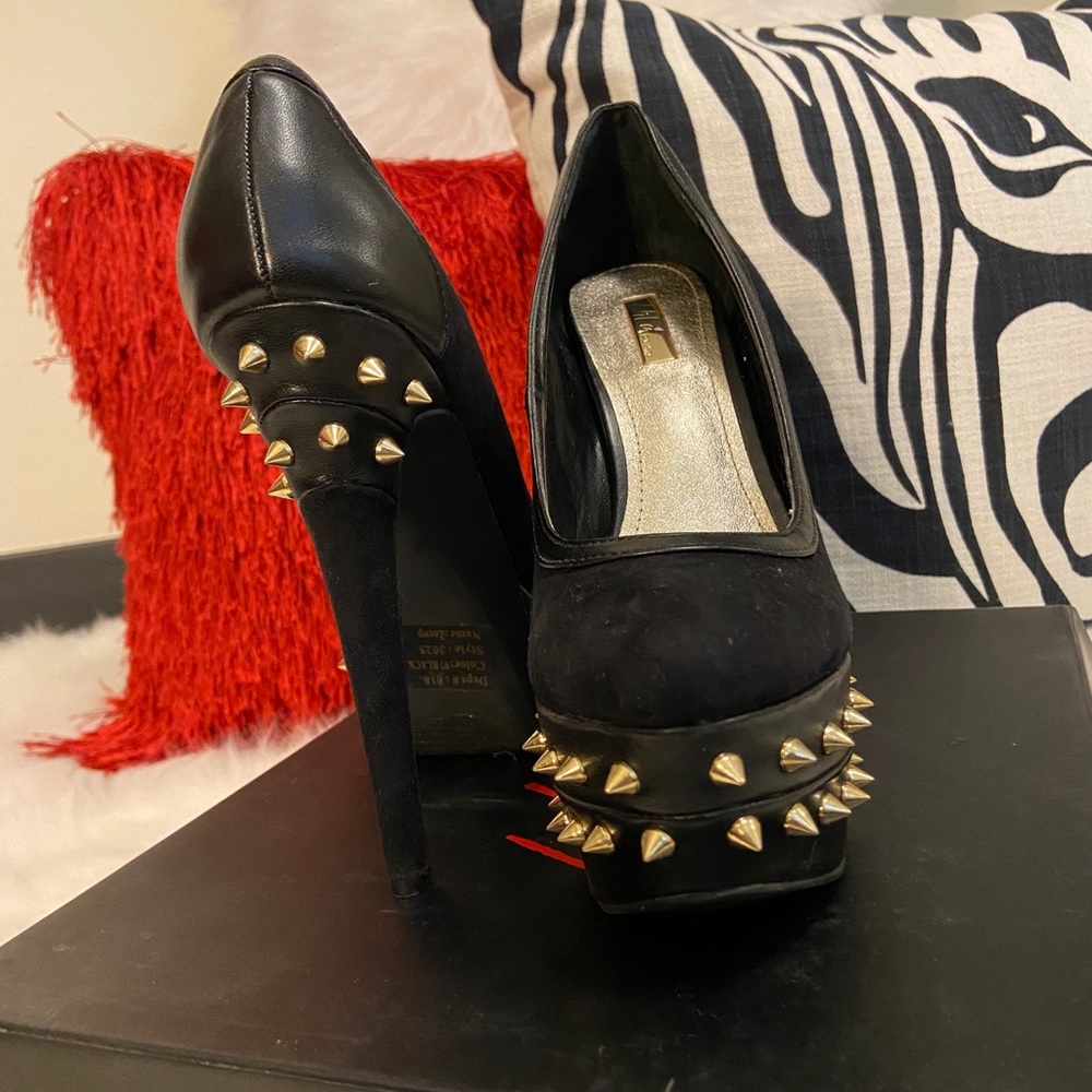 Shoes - Picture 4 of 4